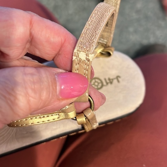 J 41 Adventure Gold Tone Wedge Sandals Size 8 - Picture 10 of 13